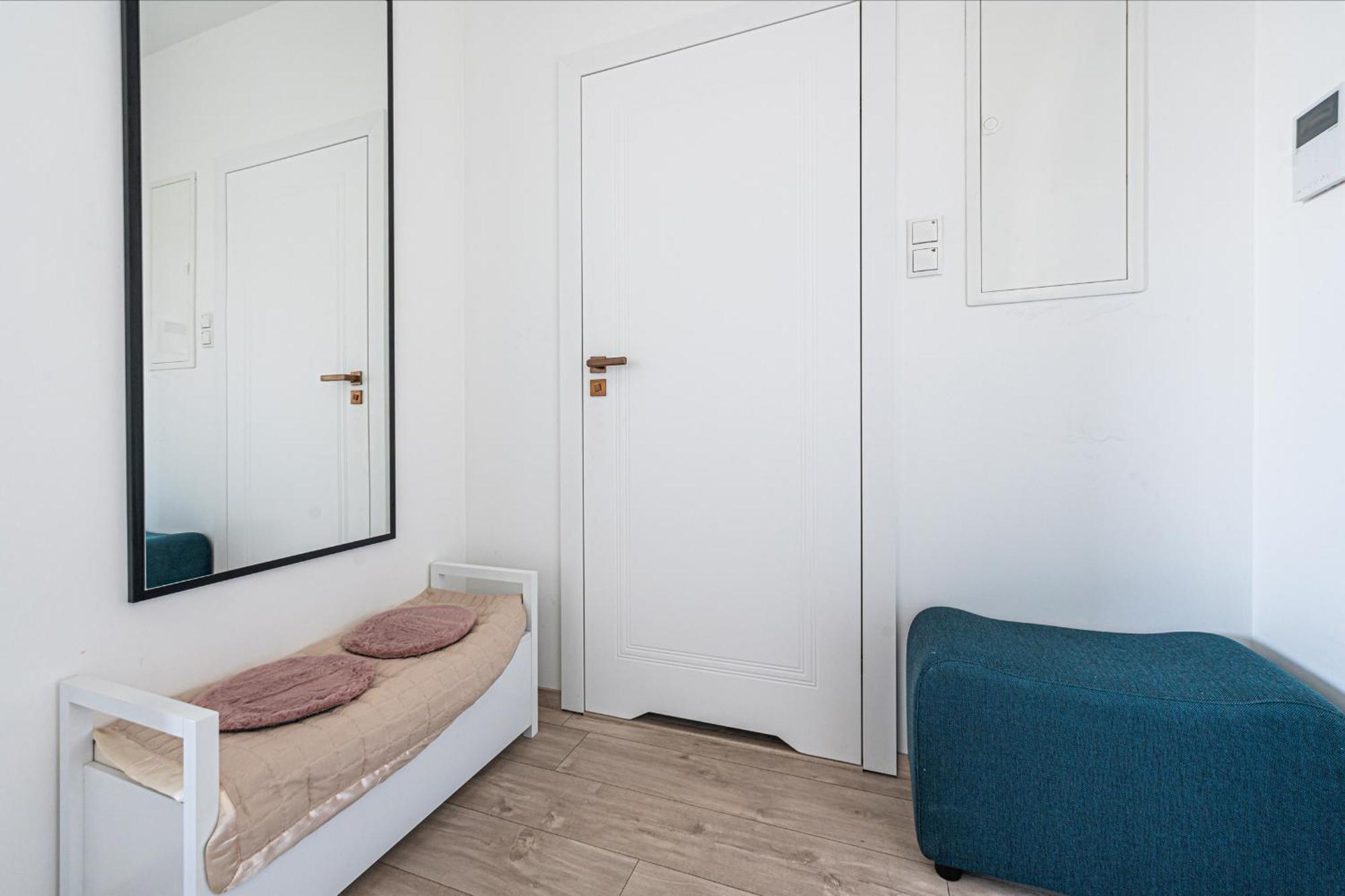 Apartment Gogh - Billberry *